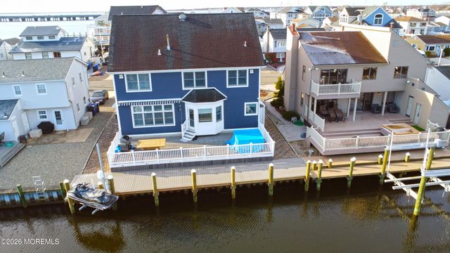 3462 E Lisbon Avenue, Toms River, NJ 08753