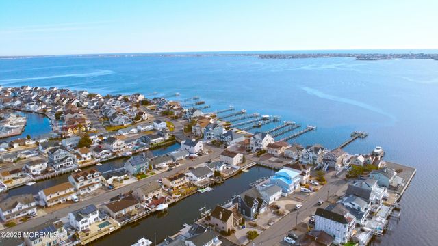 3462 E Lisbon Avenue, Toms River, NJ 08753