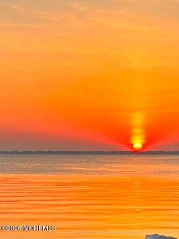 3462 E Lisbon Avenue, Toms River, NJ 08753