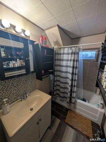 100 7th Street, Norwich, CT 06360