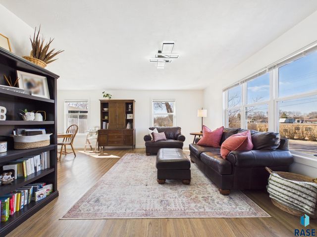 1608 S Willow Ave Avenue, Sioux Falls, SD 57105