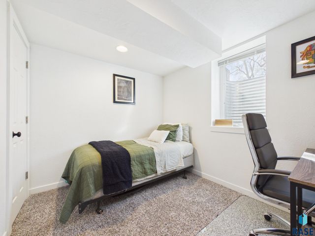 1608 S Willow Ave Avenue, Sioux Falls, SD 57105