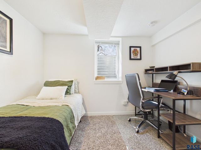 1608 S Willow Ave Avenue, Sioux Falls, SD 57105