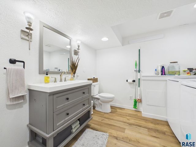 1608 S Willow Ave Avenue, Sioux Falls, SD 57105