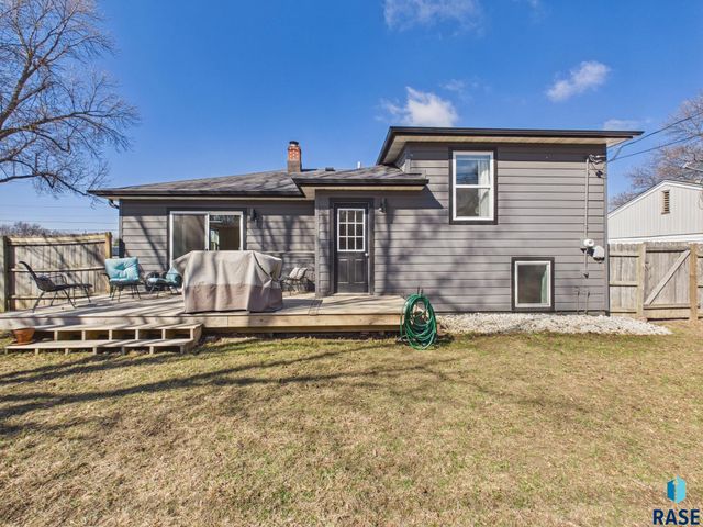 1608 S Willow Ave Avenue, Sioux Falls, SD 57105