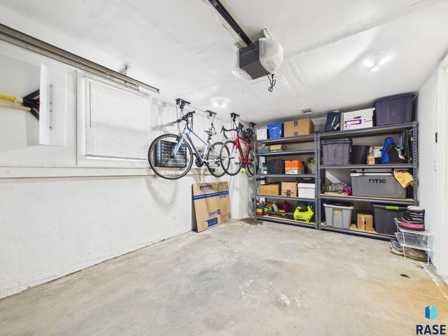 1608 S Willow Ave Avenue, Sioux Falls, SD 57105