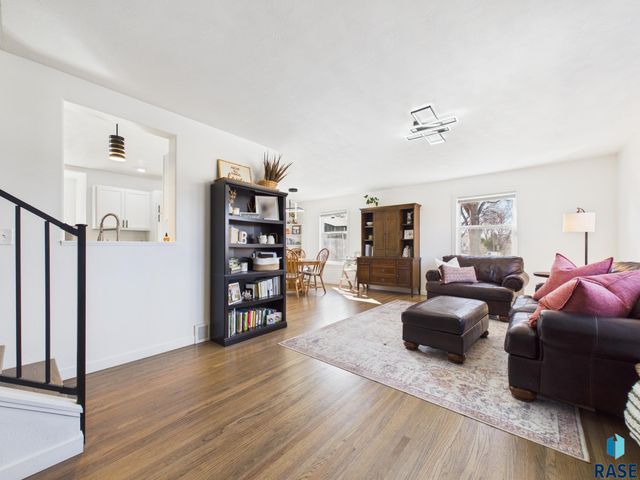 1608 S Willow Ave Avenue, Sioux Falls, SD 57105