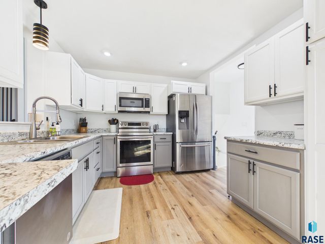 1608 S Willow Ave Avenue, Sioux Falls, SD 57105