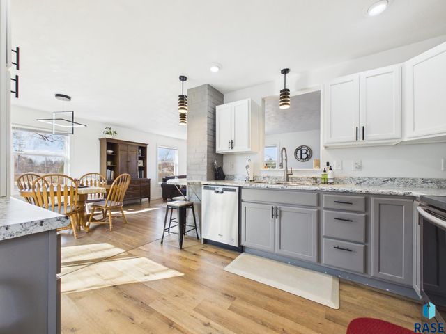 1608 S Willow Ave Avenue, Sioux Falls, SD 57105