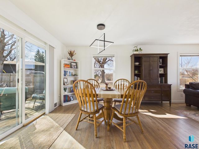 1608 S Willow Ave Avenue, Sioux Falls, SD 57105