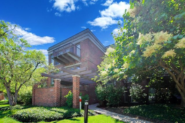 432 Kelburn Road 121, Deerfield, IL 60015