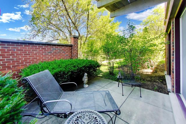 432 Kelburn Road 121, Deerfield, IL 60015