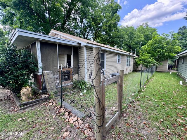 5290 Alabama Street, Graceville, FL 32440