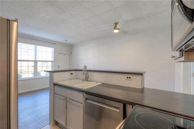 903 W 41ST Place, Kansas City, MO 64111