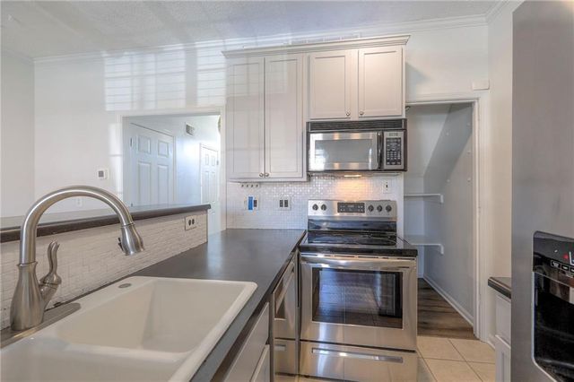 903 W 41ST Place, Kansas City, MO 64111