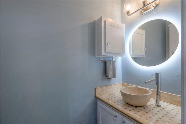 903 W 41ST Place, Kansas City, MO 64111