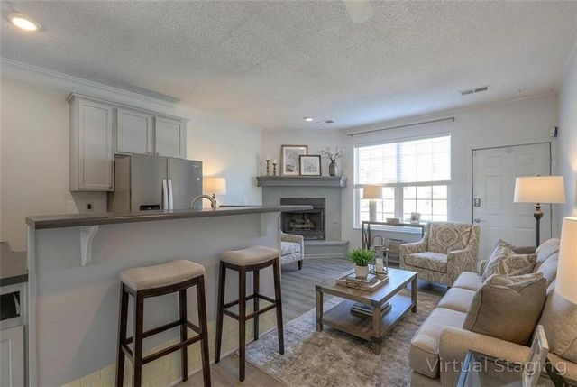 903 W 41ST Place, Kansas City, MO 64111