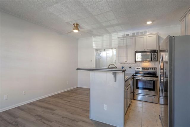 903 W 41ST Place, Kansas City, MO 64111