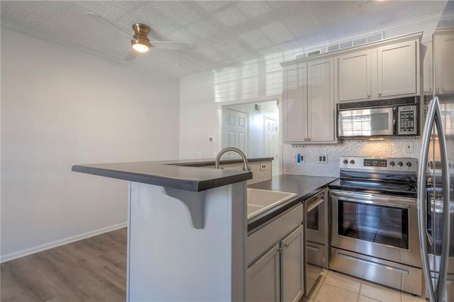 903 W 41ST Place, Kansas City, MO 64111