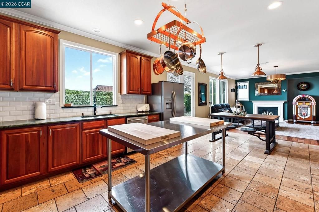 Image 11 of property listing at 41 41 Galveston Bay Ct, Pittsburg, CA 94565