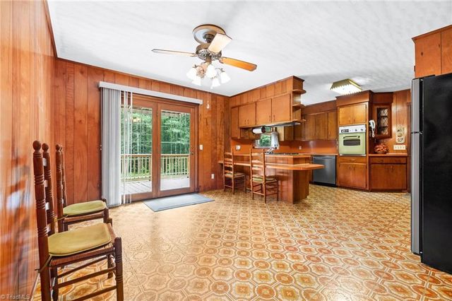 241 Oak Lane, Wilkesboro, NC 28697
