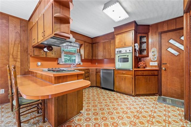 241 Oak Lane, Wilkesboro, NC 28697