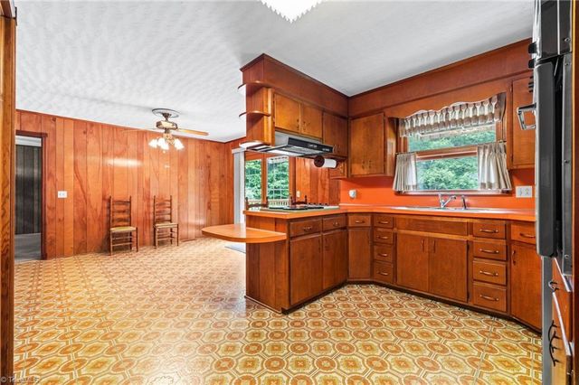 241 Oak Lane, Wilkesboro, NC 28697