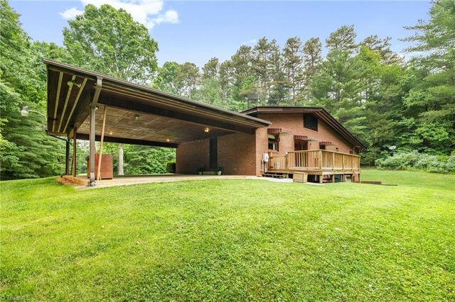 241 Oak Lane, Wilkesboro, NC 28697