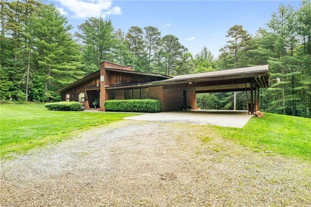 241 Oak Lane, Wilkesboro, NC 28697
