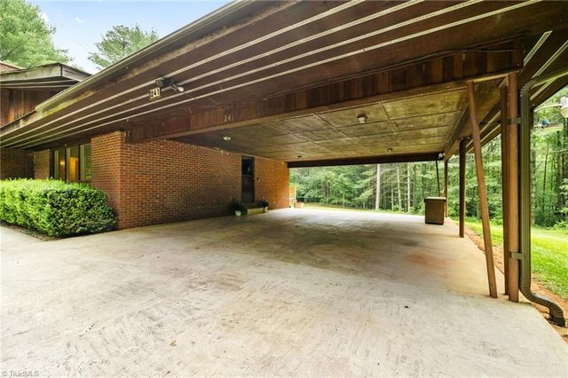 241 Oak Lane, Wilkesboro, NC 28697