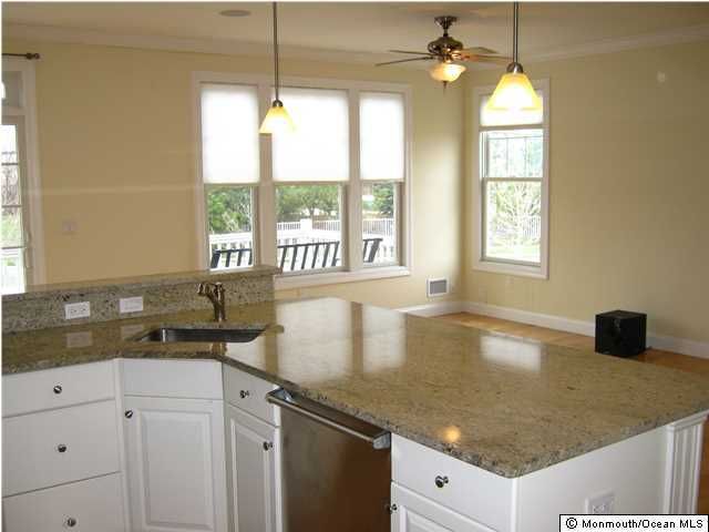 606 Park Avenue, Port Monmouth, NJ 07758