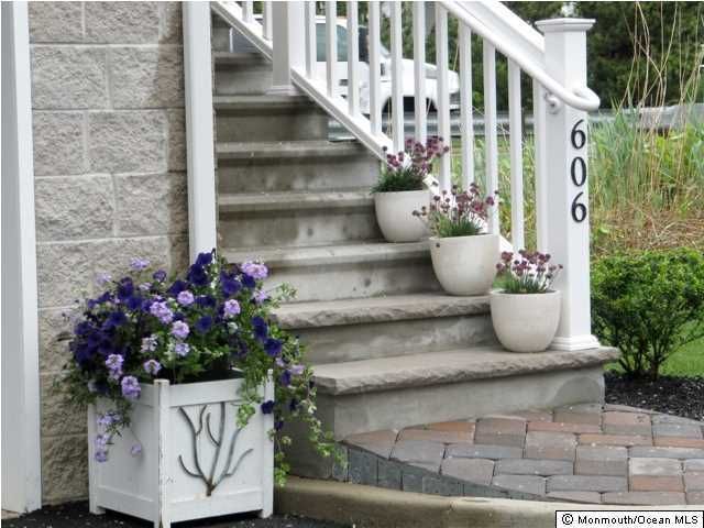 606 Park Avenue, Port Monmouth, NJ 07758