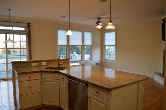 606 Park Avenue, Port Monmouth, NJ 07758