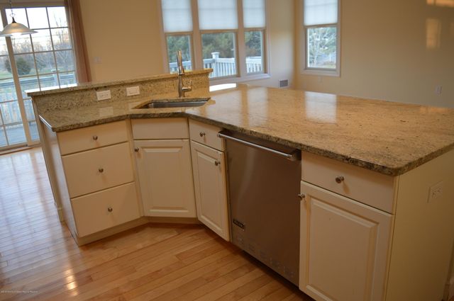 606 Park Avenue, Port Monmouth, NJ 07758