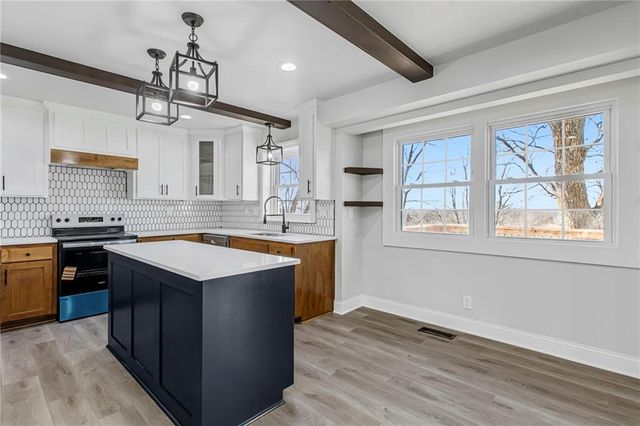 26 SW 365th Road, Warrensburg, MO 64093