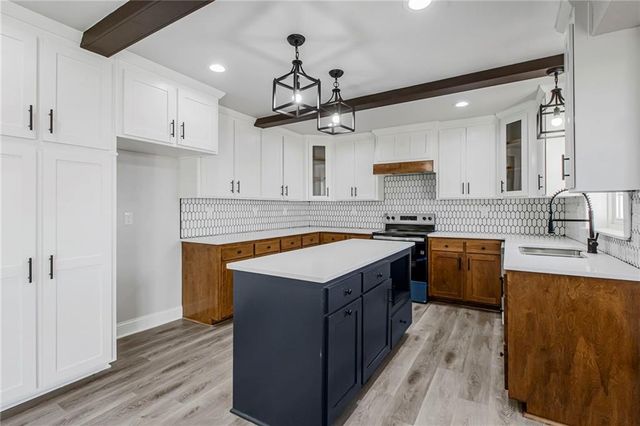 26 SW 365th Road, Warrensburg, MO 64093