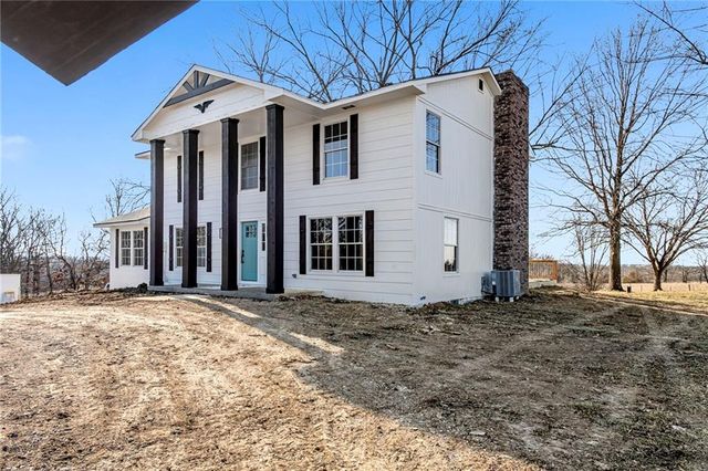 26 SW 365th Road, Warrensburg, MO 64093