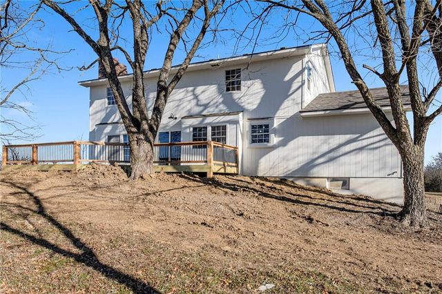 26 SW 365th Road, Warrensburg, MO 64093