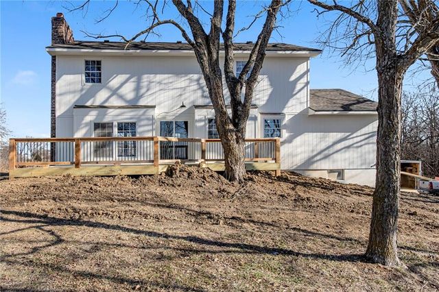 26 SW 365th Road, Warrensburg, MO 64093