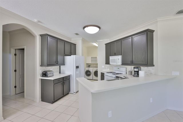 2082 SIFIELD GREENS WAY 3, Sun City Center, FL 33573
