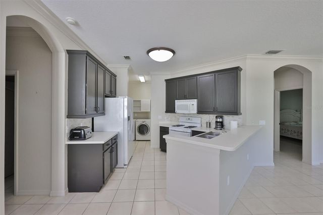2082 SIFIELD GREENS WAY 3, Sun City Center, FL 33573