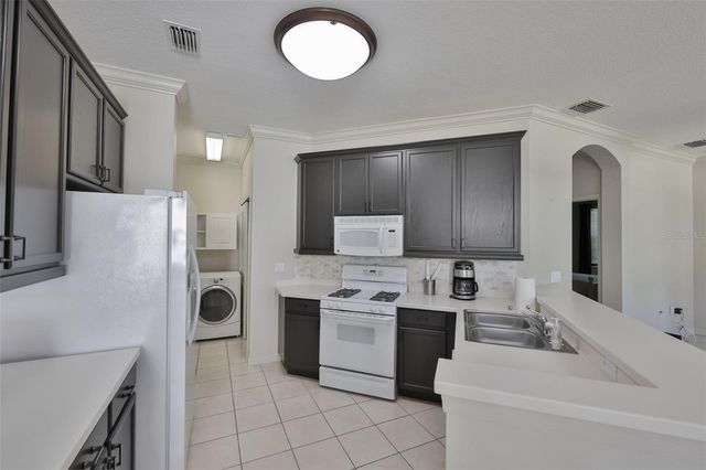 2082 SIFIELD GREENS WAY 3, Sun City Center, FL 33573