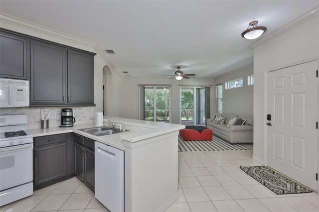 2082 SIFIELD GREENS WAY 3, Sun City Center, FL 33573
