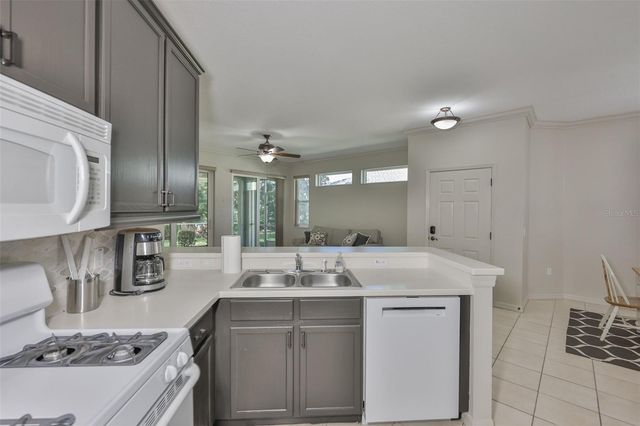 2082 SIFIELD GREENS WAY 3, Sun City Center, FL 33573