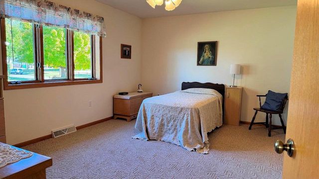 1559 N Dewey Avenue, Reedsburg, WI 53959