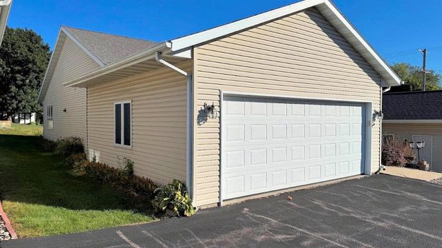 1559 N Dewey Avenue, Reedsburg, WI 53959