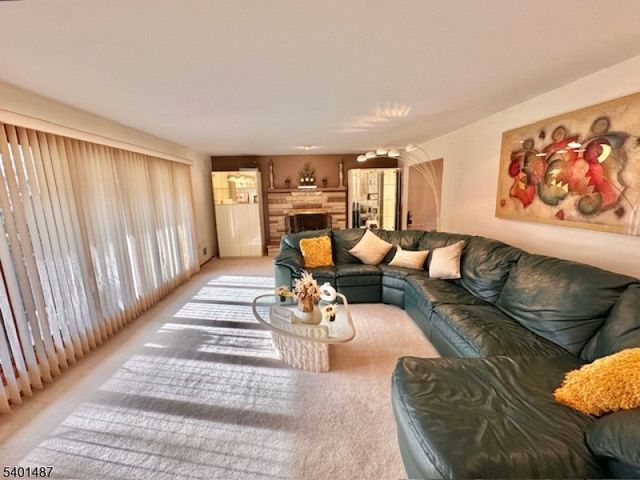 20 Gillen Dr, Sayreville Boro, NJ 08859