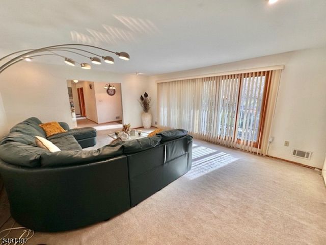 20 Gillen Dr, Sayreville Boro, NJ 08859