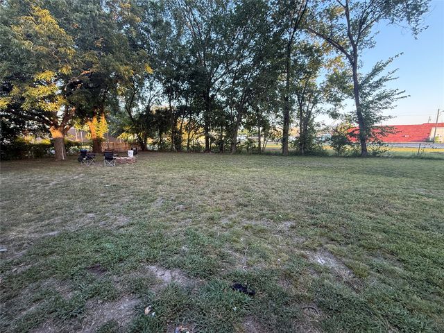 150 E Cooper Street, Cooper, TX 75432