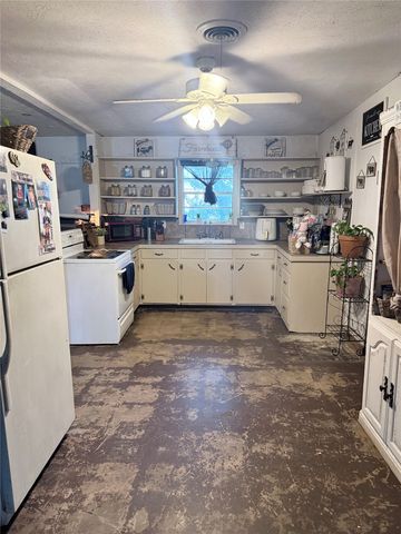 150 E Cooper Street, Cooper, TX 75432